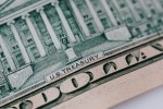 الأجانب يضخون 1.33 تريليون دولار في الأوراق المالية الأمريكية خلال 12 شهراً