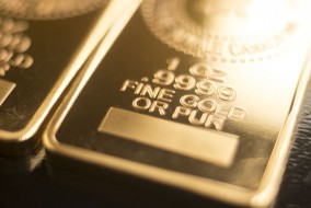 أسعار الذهب تتراجع دون ألفيندولار مع ترقب اجتماعات البنوك المركزية