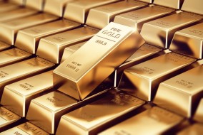 أسعار الذهب تتجاوز عتبة 2300 دولار للمرة الأولى