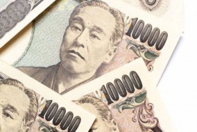 تدخل مكثف من بنوك يابانية لبيع الدولار يقفز بالين