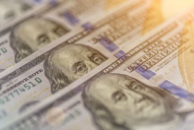 أمريكا تستأنف شحنات الدولار إلى العراق بعد تعليقها في أبريل