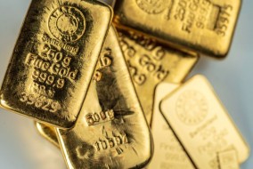 الذهب يعزز مكاسبه فوق 2050 دولاراً