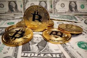 ترامب يحقق دخلاً يتجاوز 1.4 مليار دولار من العملات المشفرة