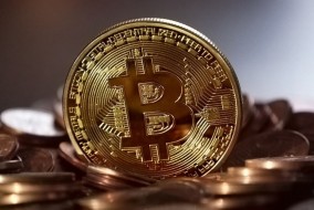 البيتكوين تتجاوز 65 ألف دولار