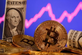 البيتكوين تقفز 7.2% لتقترب من 78 ألف دولار