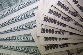الين الياباني يستقر فوق مستوى 159 مقابل الدولار
