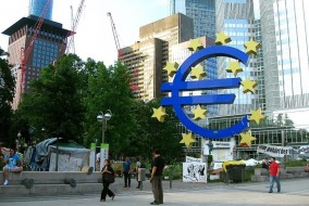 تراجع مفاجىء للتضخم في منطقة اليورو يعزز احتمال خفض الفائدة