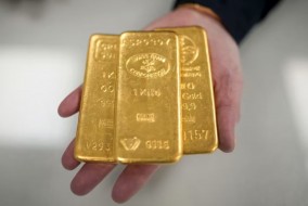 أسعار الذهب تتراجع عن أعلى مستوياتها