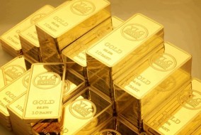 الذهب يعوض خسائره المبكرة مع تراجع الدولار
