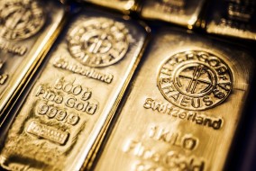 أسعار الذهب تتراجع لأدنى مستوى منذ أسبوعين