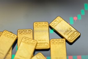 الذهب ينهي الأسبوع بمكاسب 0.7% مع ترجيح تثبيت سعر الفائدة الأمريكية