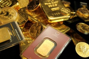 ارتفاع أسعار الذهب وسط تردد المستثمرين