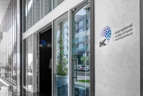 شركة إماراتية تعرض شراء 24.5% من 