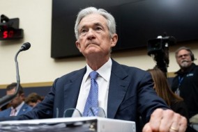 رئيس المركزي الأمريكي حذر في خفض سعر الفائدة