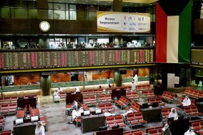 اللون الأحمر يطغى على شاشات التداول الخليجية