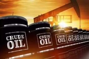 أسعار النفط تستهل الأسبوع بالتراجع