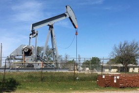 المخاوف بشأن المعروض ترفع أسعار النفط