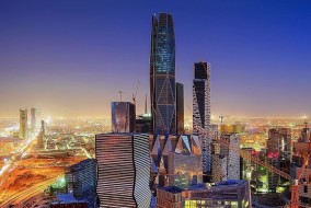 العلامة التجارية لصندوق الاستثمارات العامة السعودي الأولى عالمياً