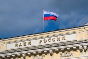 روسيا تمدد القيود المفروضة على تحويل الأموال إلى الخارج