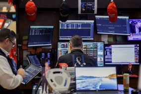 تصريحات رئيس الاحتياطي الاتحادي تهبط بالأسهم الأمريكية