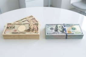 الدولار يواصل التراجع بعد بيانات التضخم الأمريكية
