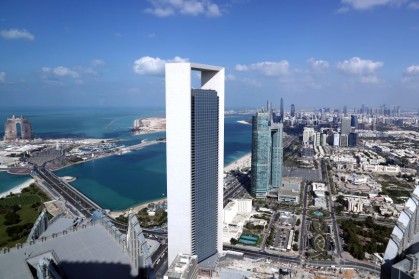 الإمارات وعمان توقعان اتفاقيات استثمارية بقيمة 129 مليار درهم