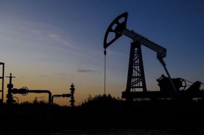 المخاوف بشأن الإمدادات تهبط بأسعار النفط